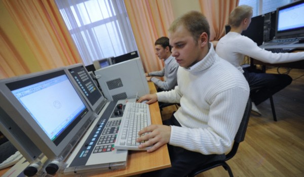 Десятки тысяч московских школьников получают предпрофессиональное образование