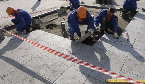 На столичных улицах проведут локальный ремонт и замену плиточного покрытия