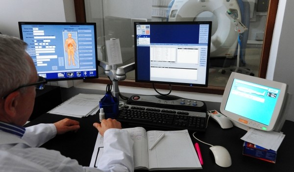 Москвичи смогут проверить родинки в рамках дня диагностики меланомы 20 мая