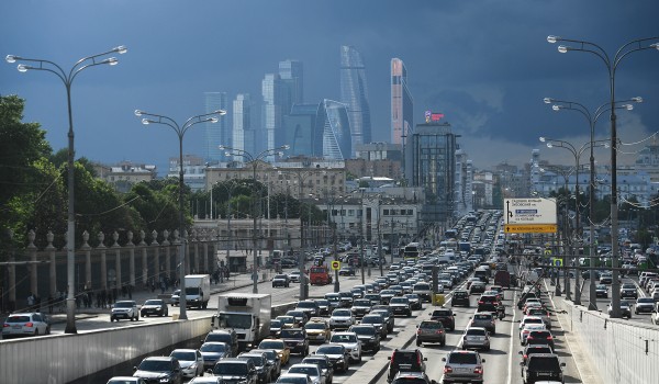 ЦОДД рекомендовал отказаться от поездок на автомобиле в центр Москвы из-за осложненного движения