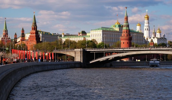 Движение в районе Кремлевской набережной и ул. Москворецкая перекроют 12 июня в связи с праздником