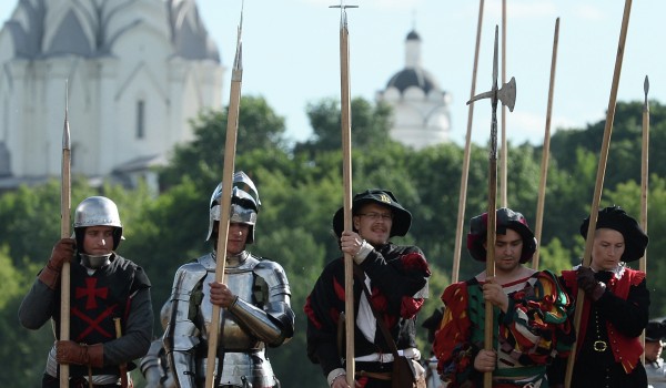 Турнир пикинеров и средневековую мистерию увидят гости фестиваля «Времена и Эпохи» в парке «Коломенское»