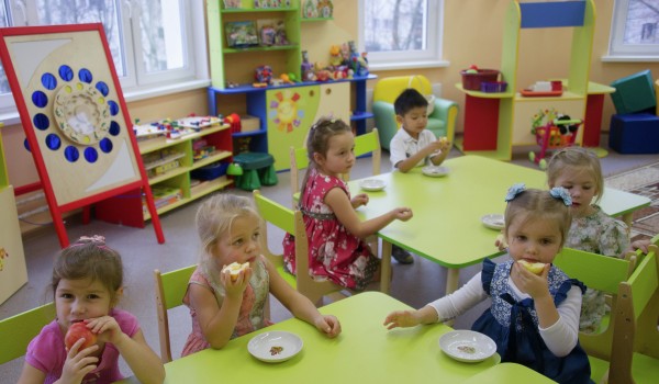 Детские сады Москвы могут начать принимать детей с двух лет четырех месяцев