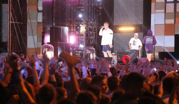 В праздничном выпускном концерте в Парке Горького примут участие 40 звезд российской эстрады