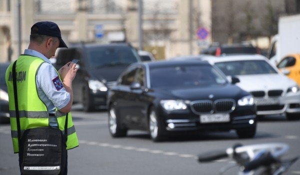 «Московский паркинг» продолжает набор женщин на работу пешими инспекторами