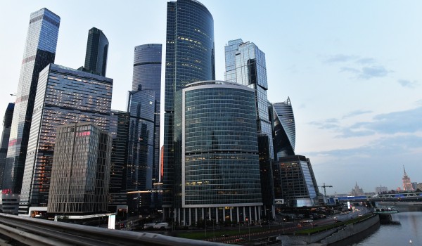 Подготовительные работы к строительству небоскреба в форме скошенной призмы начались в «Москва-Сити»