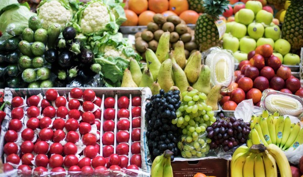 Роспотребнадзор рекомендует не покупать ранние фрукты и овощи до наступления сезона
