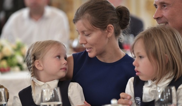 Почетный знак «Родительская слава Москвы» получили 19 семей