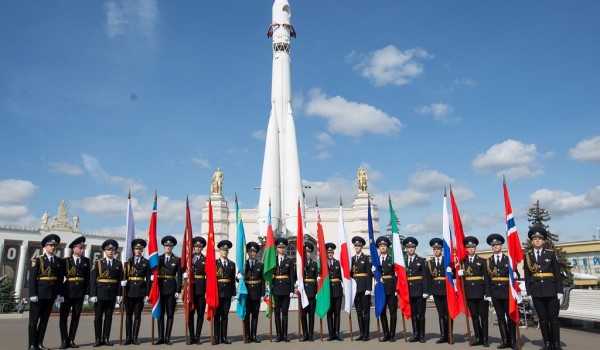 Торжественное шествие участников фестиваля «Спасская башня» на ВДНХ