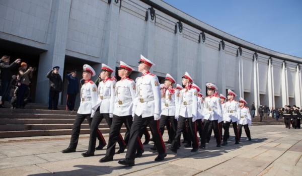 Более тысячи московских кадетов соберутся на торжественной линейке у Музея Победы