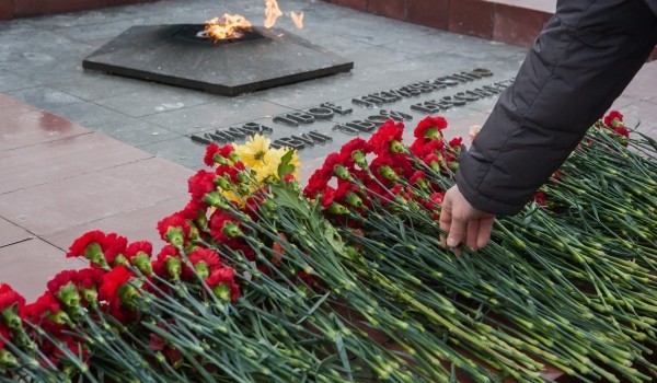Сергей Собянин возложил цветы к Могиле Неизвестного солдата