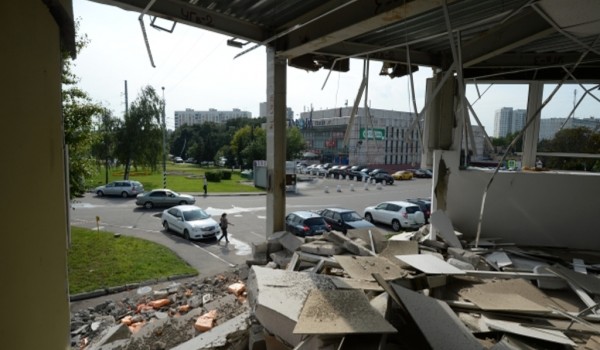 В районе Строгино освободили от самостроя торговый объект