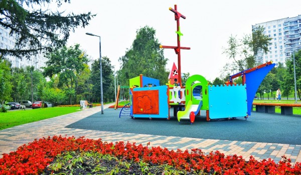 Около 300 детских площадок открылось в городе в рамках программы благоустройства зеленых зон столицы