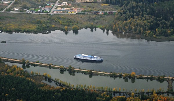 Свыше 1,3 тыс. куб. м мусора выловили из Москвы-реки с начала сезона навигации
