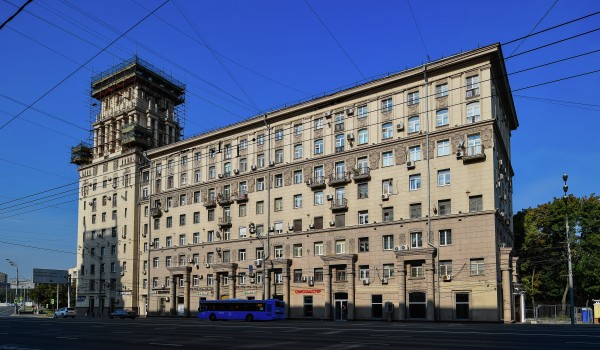 Движение по участку ул. Академика Пилюгина на юго-западе Москвы ограничили по 25 декабря