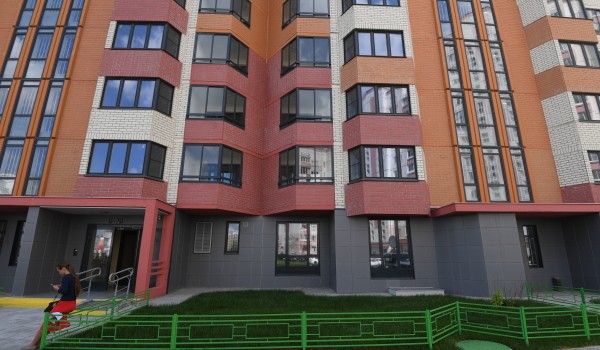 Жители еще одного дома на ул. Лобачевского начали получать ключи от новых квартир по программе реновации