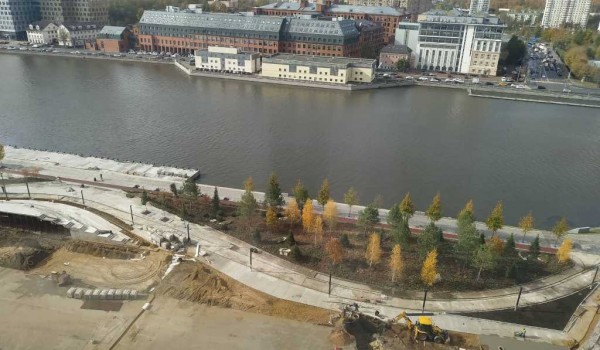 Завершаются работы по возведению 65-метровой пристани на набережной Марка Шагала
