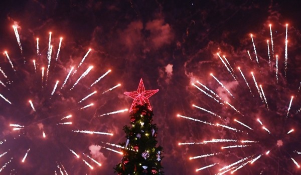 Фейерверки на Новый год запустят в 18 парках города