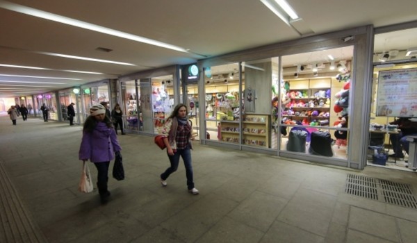 Завершилась реконструкция пешеходного перехода у станции метро «Театральная»