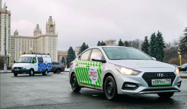 Автомобили ЦОДД украсили в преддверии Нового года