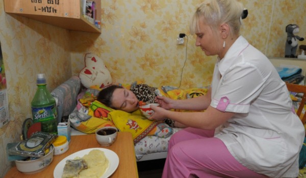 Уход за пациентами московских больниц обеспечат победители двух открытых конкурсов