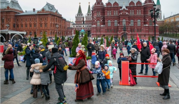 Игры для детей на Красной площади в День народного единства