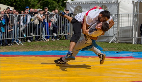 Национальные игры на Сабантуе в Коломенском