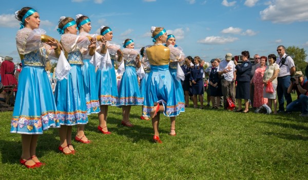 Фольклорная программа на IX Международном фестивале «Казачья станица Москва»