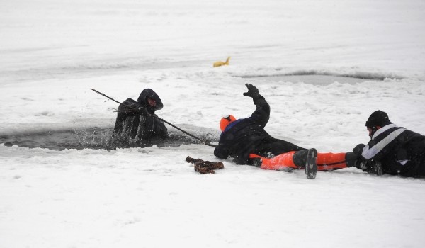 Московские спасатели в январе вытащили из воды шесть человек