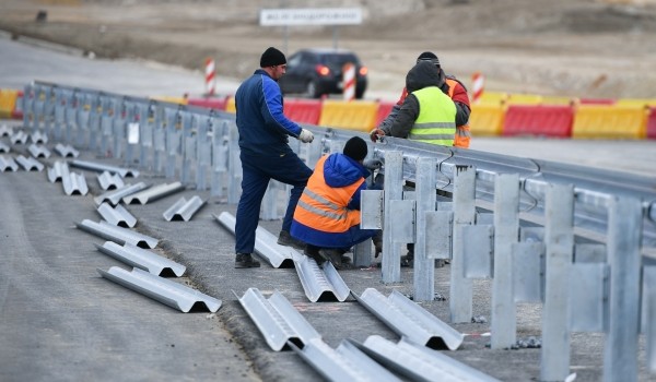 Более 600 км отбойников отремонтировали в Москве за семь лет