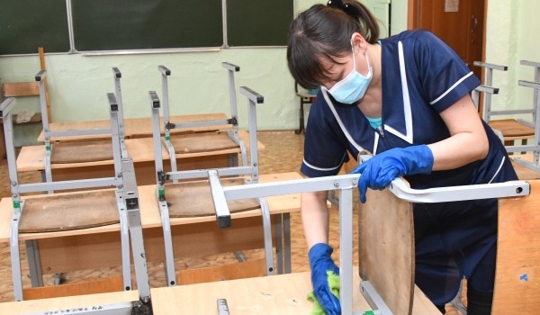 Школы в Москве закрывают на карантин классы, где доля заболевших ОРВИ и гриппом достигла 25%