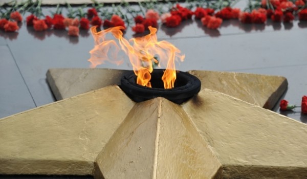 "Мосгаз" проверил Вечный огонь у стен Кремля в преддверии Дня защитника Отечества