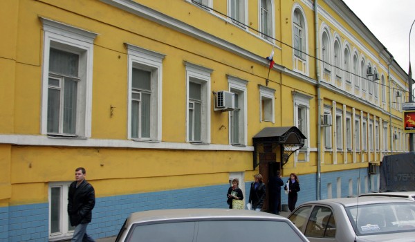 Движение на участке Каланчевской улицы ограничили по 20 апреля из-за проведения аварийных работ