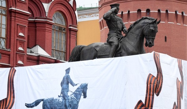 Мосгорнаследие: Памятник маршалу Жукову на Манежной площади демонтировали для реставрации