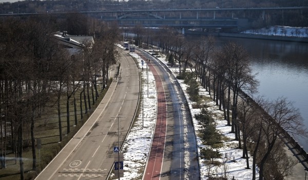 «Желтый» уровень опасности объявлен в Москве со вторника до полудня среды из-за порывистого ветра