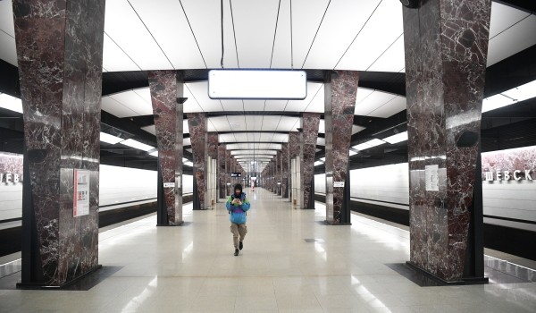 Количество пассажиров в столичном метро снизилось на 44%