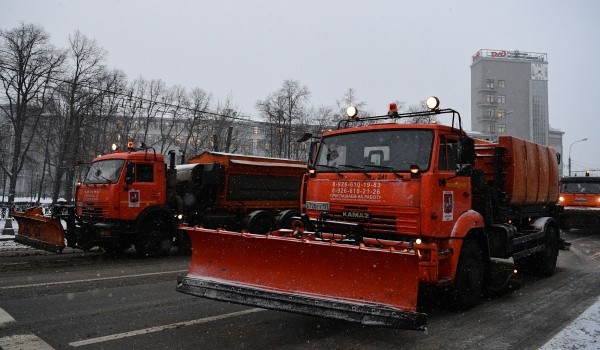 Сотрудники коммунальных служб в Москве запустили акцию «#Всегдасвами» в поддержку флешмоба врачей
