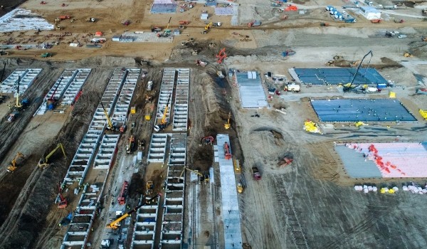 Строительство постоянных подъездных дорог к инфекционному центру выполнено на 60%