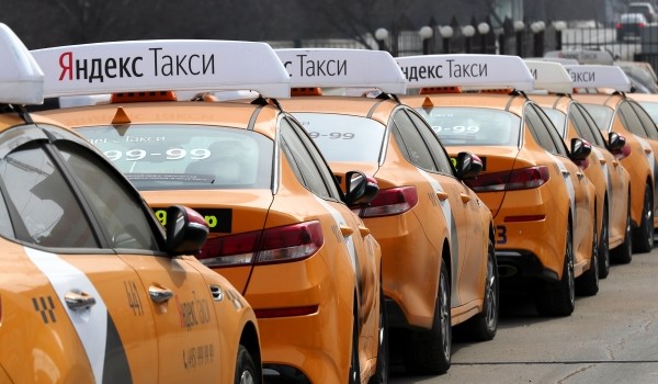 Число поездок на такси и каршеринге в Москве снизилось на 63%