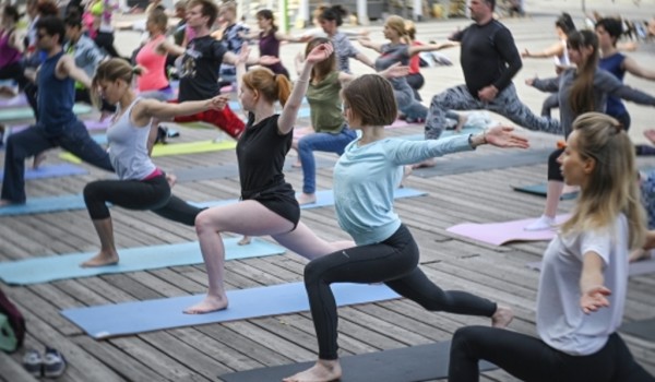 31 марта - занятия по хатха-йоге в прямом эфире Instagram-аккаунта парка «Сокольники»