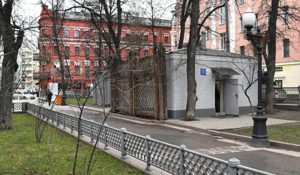 МВД: Мужчину на Патриарших задержали за невыполнение требований полиции