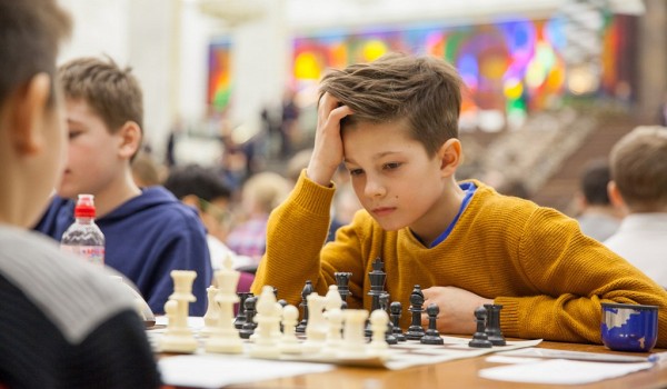 Более 30 школьников из Москвы и Подмосковья приняли участие в онлайн турнире по шахматам