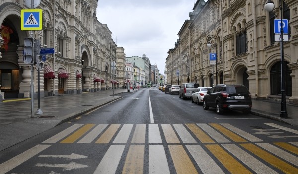 Дорожную разметку на остановках и наземных переходах в Москве обновят до майских праздников