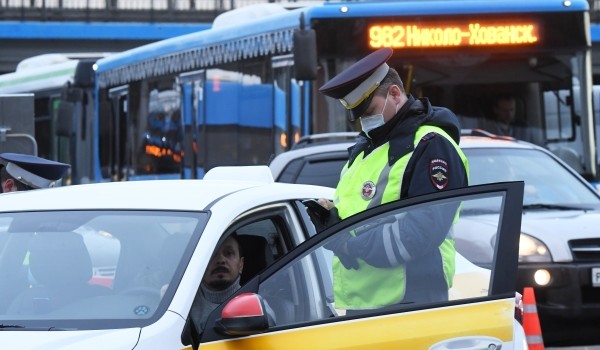 На всех въездах в Москву проводится проверка электронных пропусков