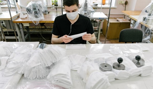 Свыше 900 тыс. медицинских масок и респираторов ежедневно производит технополис «Москва»