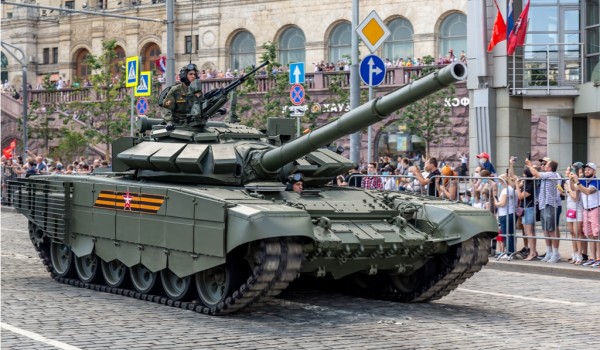 Военная техника перед репетицией Парада Победы в центре Москвы