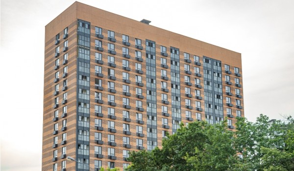 Жилой дом для переселения по программе реновации введут в этом году в Перово