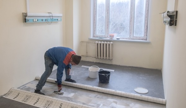 Более 5 тысяч строителей и 300 единиц техники проводят капремонт 25 поликлиник