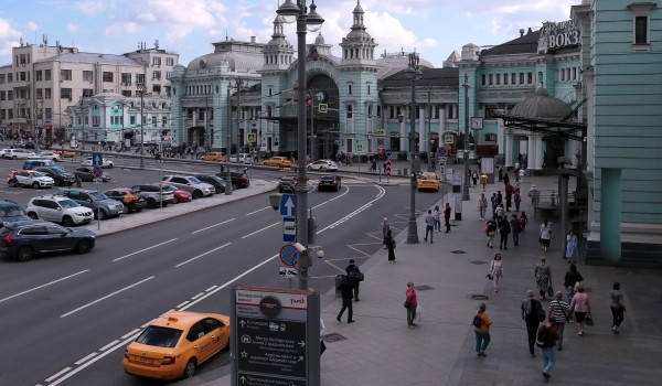 В районе Белорусского вокзала демонтировали незаконный торговый павильон