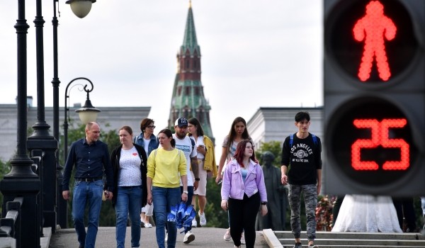 Режим работы светофоров на 20 пешеходных переходах в Москве скорректировали с начала лета